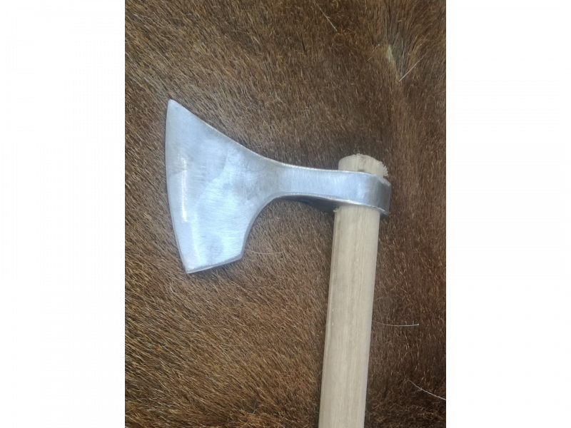 Hacha barbada tipo C
